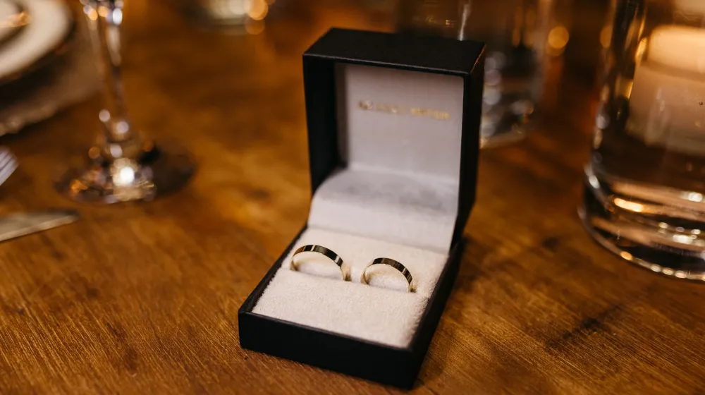 Anillos de boda en primer plano