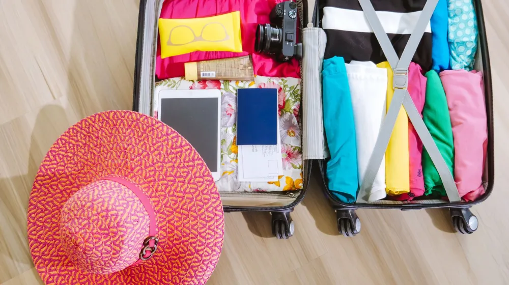 Maleta de viaje lista para el aeropuerto